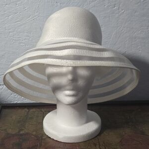 Vintage 80s Villager a Liz Claiborne Company White Straw Sun Hat